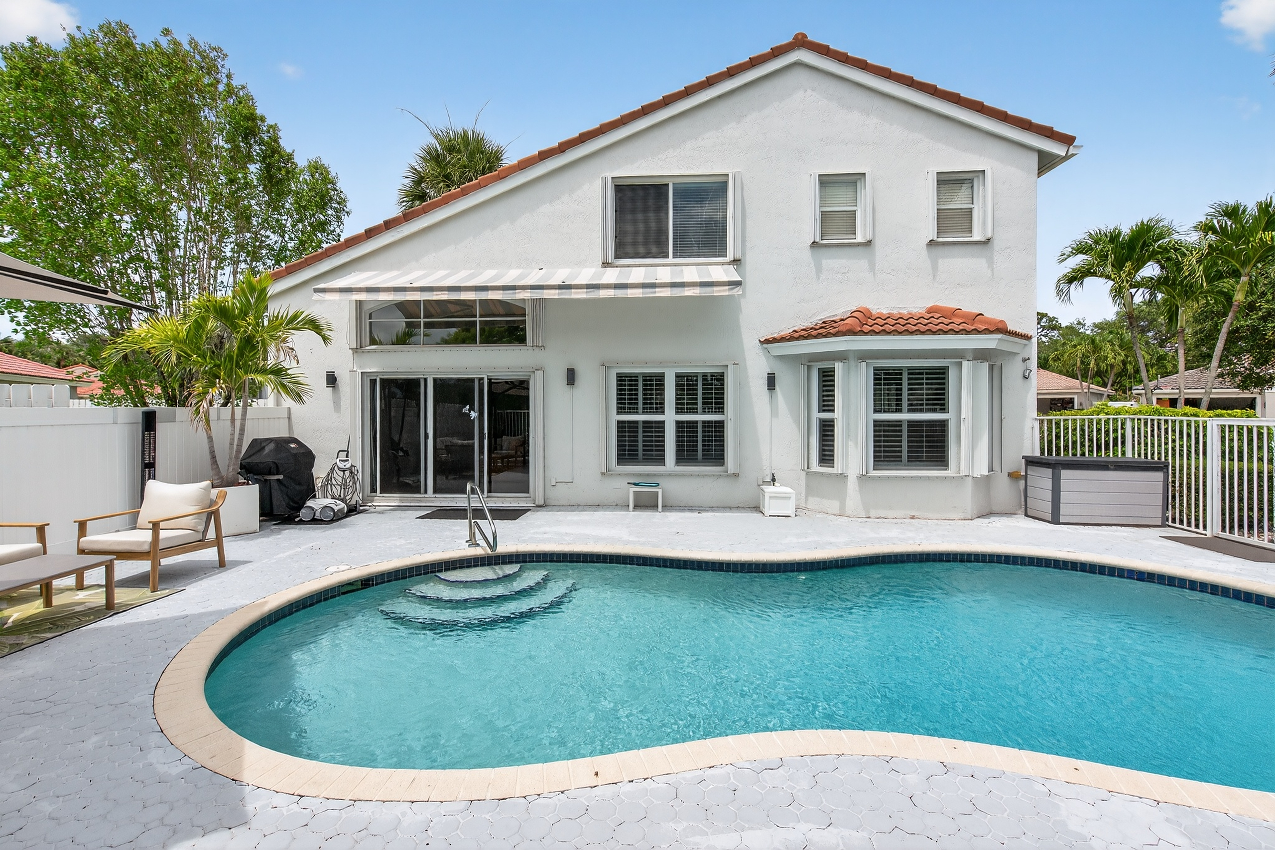 Wellington real estate photographer. Pool