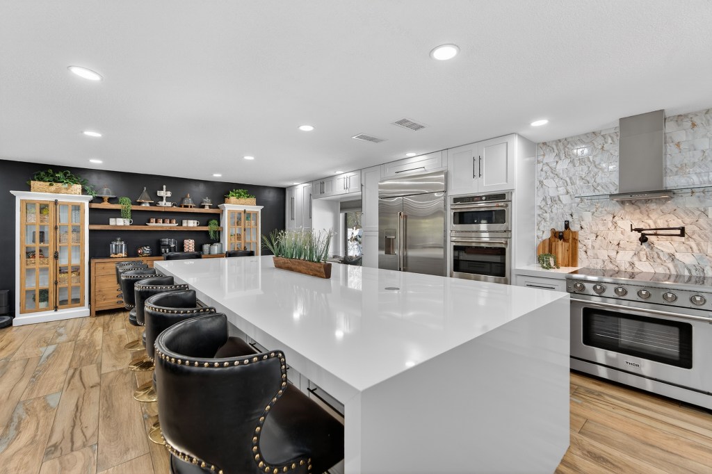 Vero beach Real estate Kitchen with big island